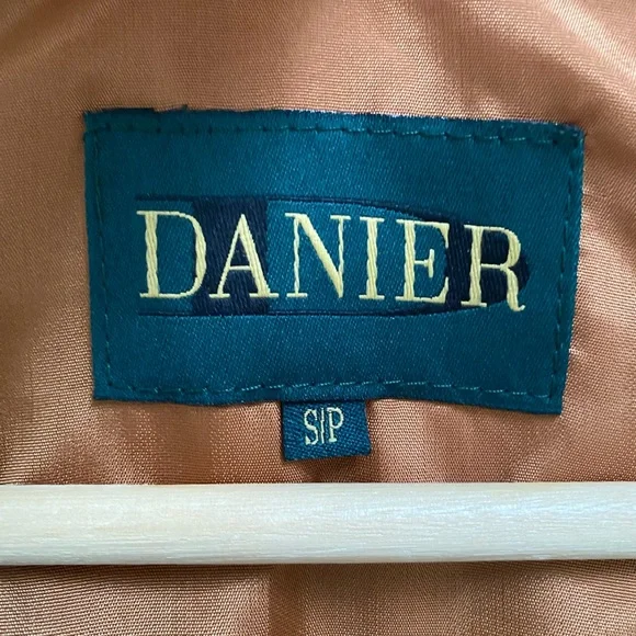 Danier Cognac Suede Zip-Front Vest - Picture 2 of 11